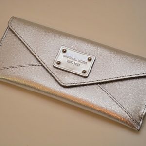 NEW AUTHENTIC Michael Kors Mini Silver Case